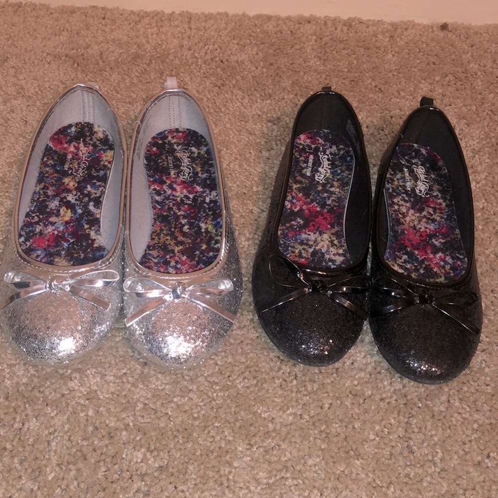 Girls silver and black ballet flats.